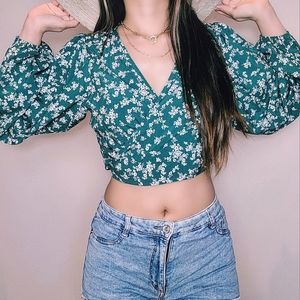 Long sleeves teal floral crop top